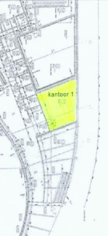 Plattegrond bovenste verdieping met in geel de beschikbare praktijkruimte aangegeven Plattegrond bovenste verdieping met in geel de beschikbare praktijkruimte aangegeven