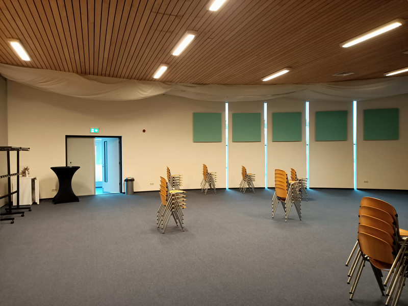 Foto van de uitgang van de zaal Foto van de uitgang van de zaal