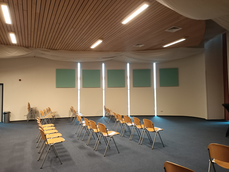 Overzichtsfoto van de grote zaal Overzichtsfoto van de grote zaal
